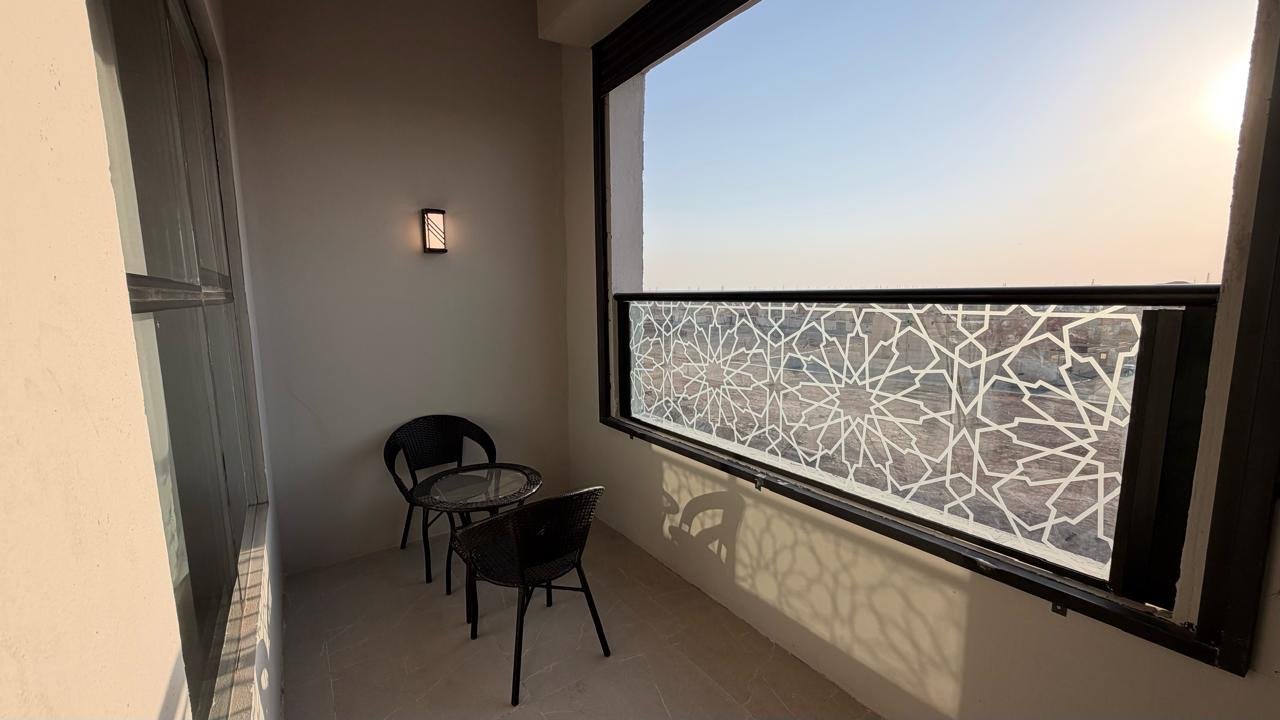جلسة البلكونة في مارينا هيلز